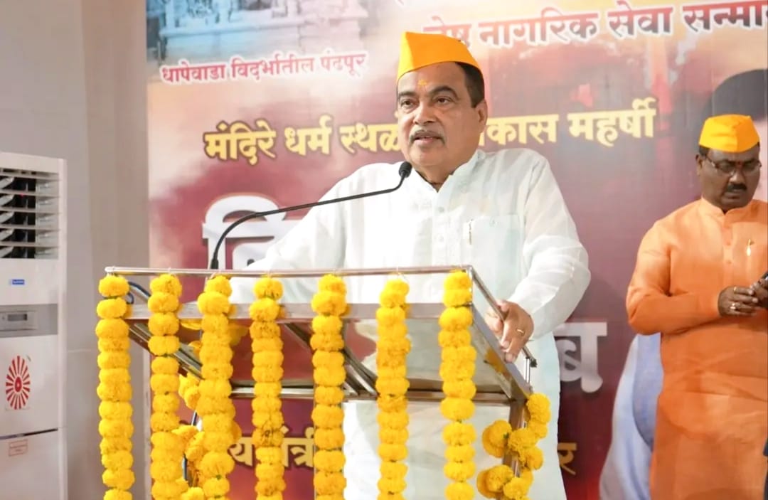 Hon\'ble Nitinji Gadkari Visit to Temple